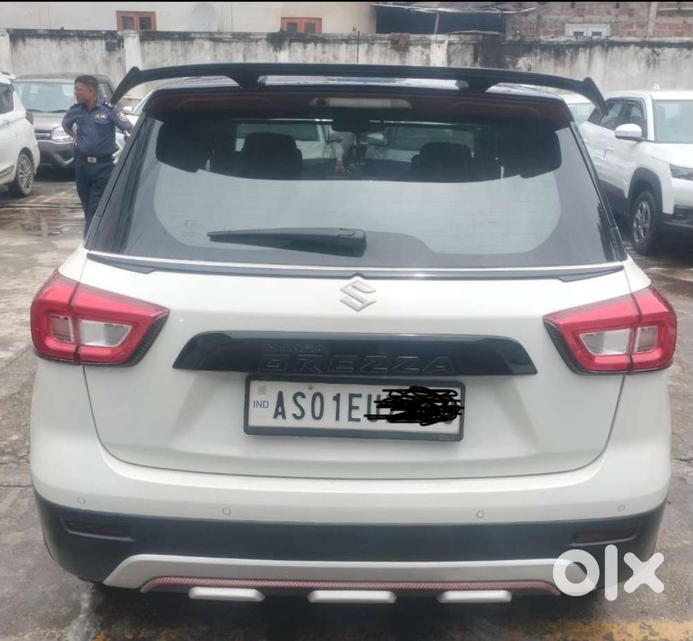 Maruti Brezza 2021-white/black(dual Tone)