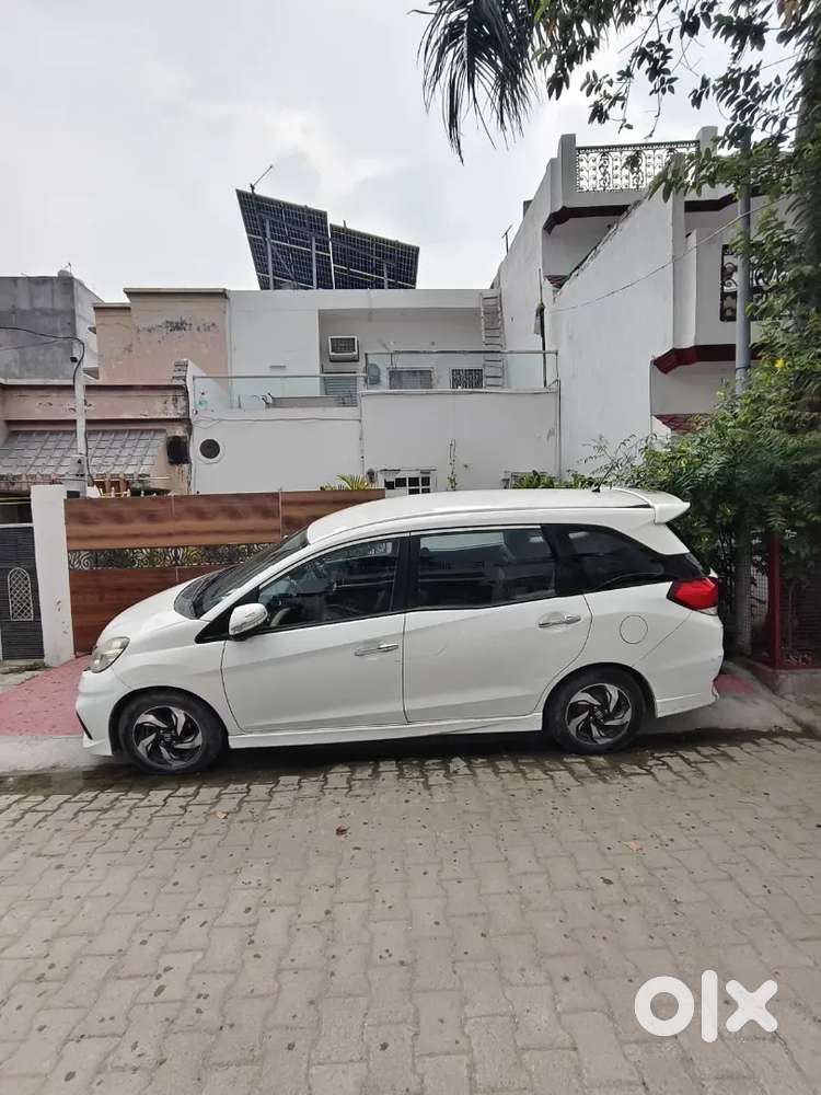 Best 7 Seater Car For Family New Condition Type.