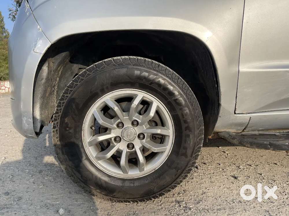 Mahindra Tuv 300 2015 Diesel Well Maintained
