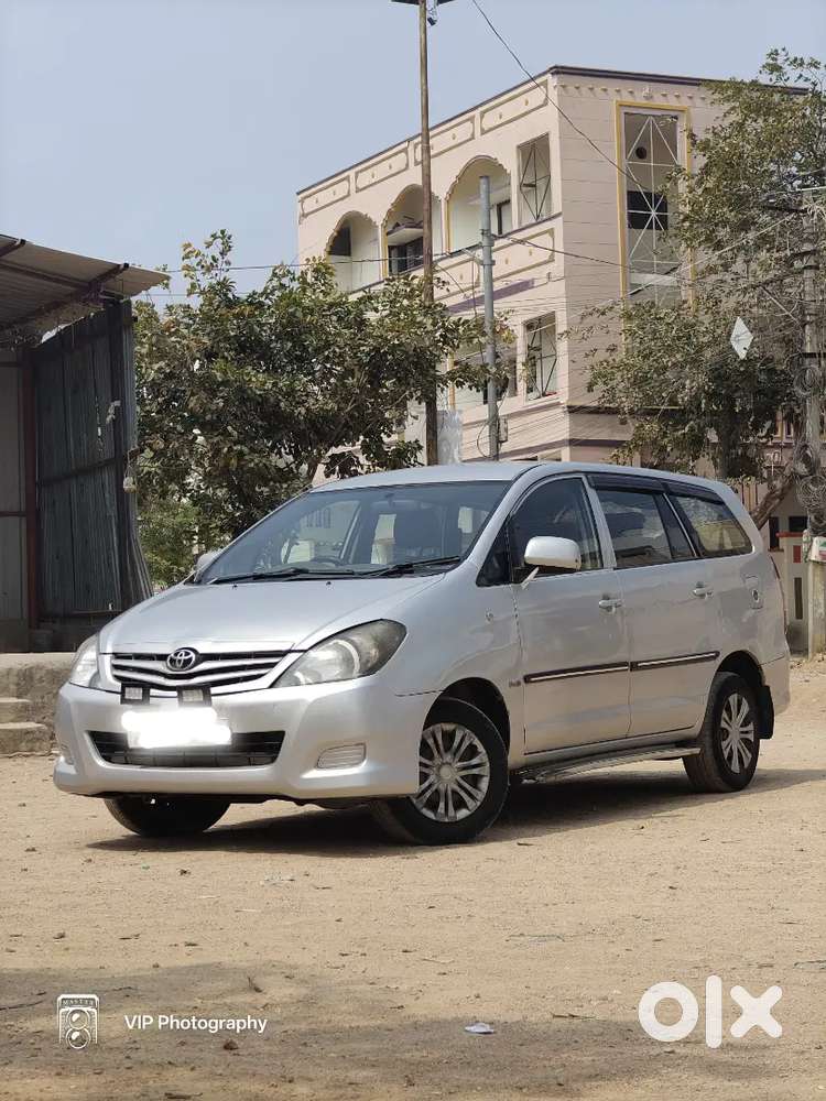 Toyota Innova 2011