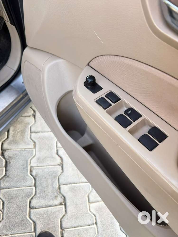 Maruti Suzuki Swift Dzire 2013