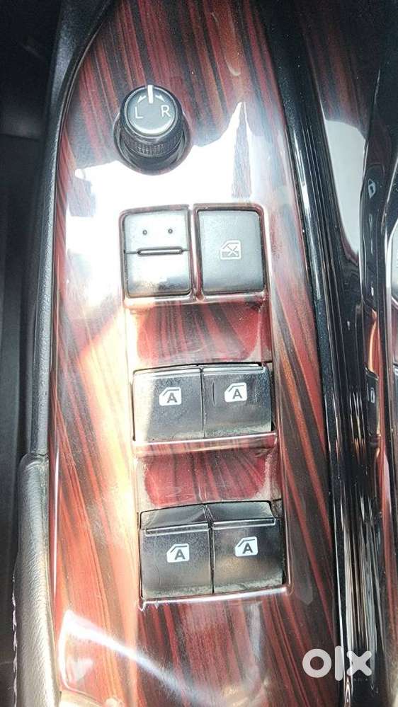 Toyota Innova Crysta 2.4 V 8 Str, 2017, Diesel