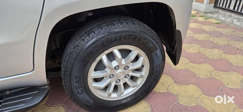 Mahindra Tuv 300 Mhawk100 T8, 2016, Petrol
