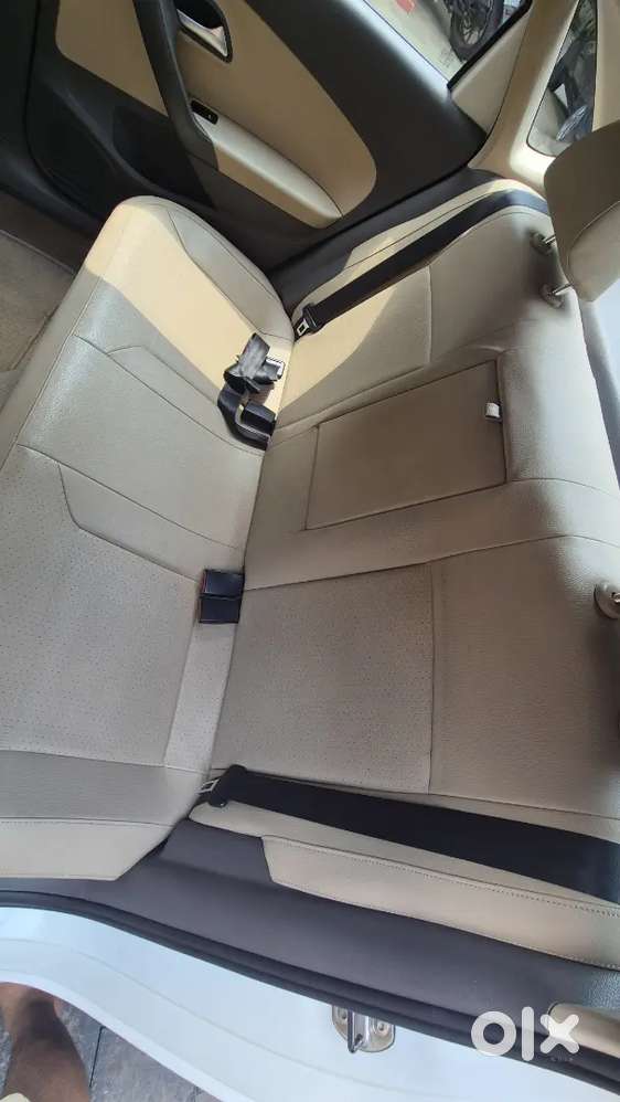 Full Clear Family Car