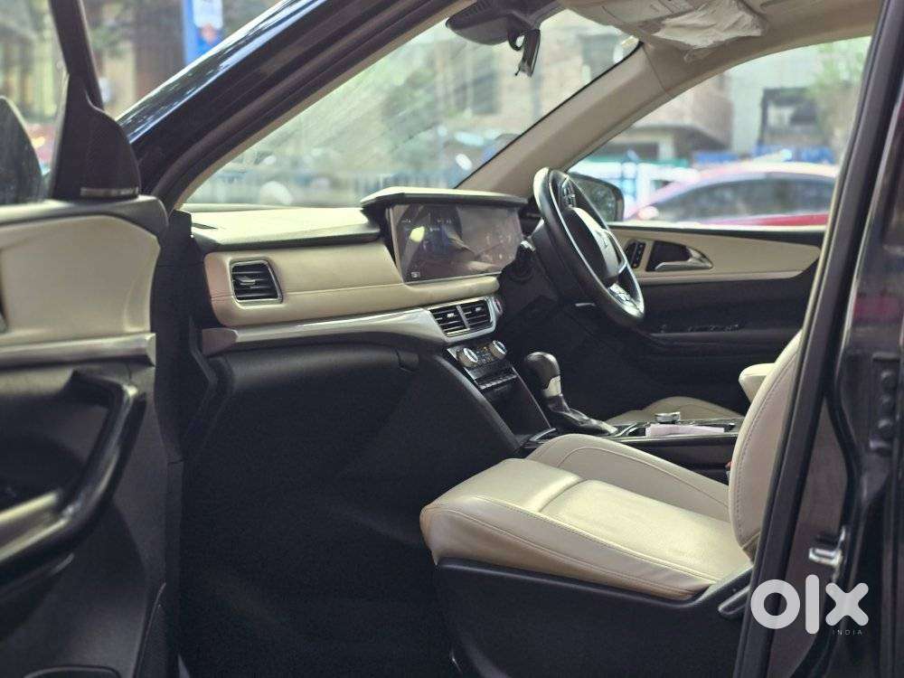 Mahindra Xuv700 2.2 Ax 7 Diesel At Luxury Pack Str, 2024, Diesel