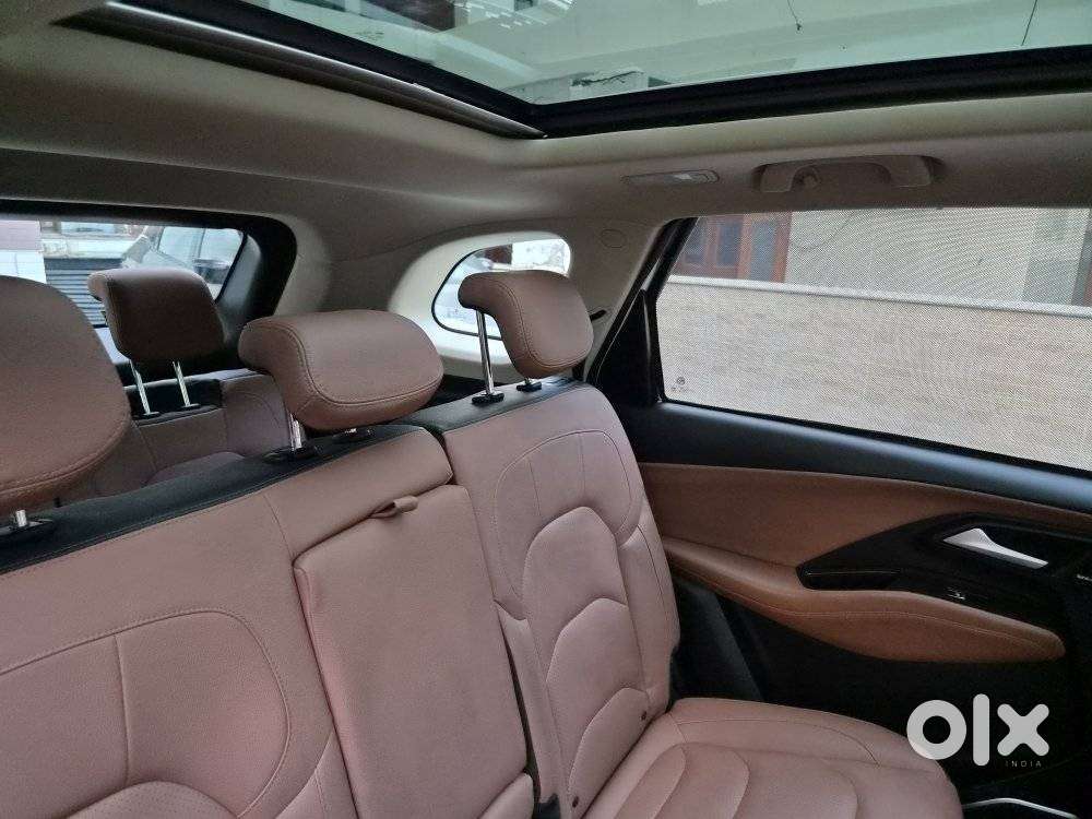 Mg Hector Plus Sharp Pro 1.5 Turbo Petrol  Cvt 7 Str Dual Tone, 2023..