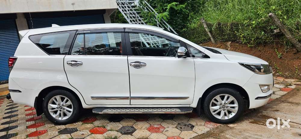 Toyota Innova Crysta G 8 Str, 2017, Diesel