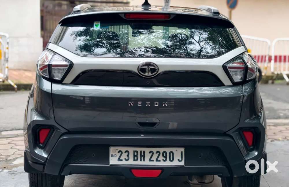 Tata Nexon 1.5 Revotorq Xma Plus (s) Amt, 2023, Petrol