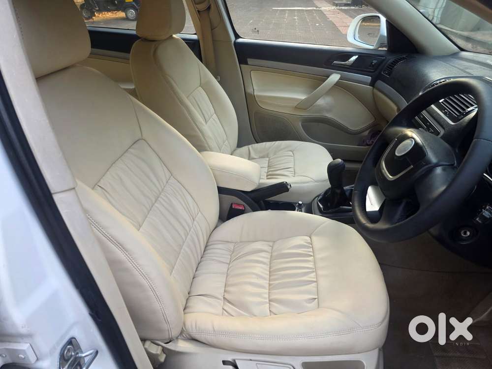 Skoda Laura Ambiente 2.0 Tdi Cr Manual, 2011, Diesel