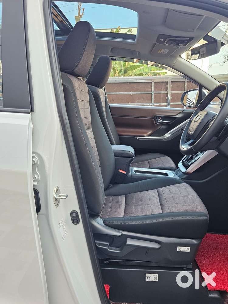 Toyota Innova Hycross 2.0 Vx (o) Hybrid 8 Str, 2025, Petrol