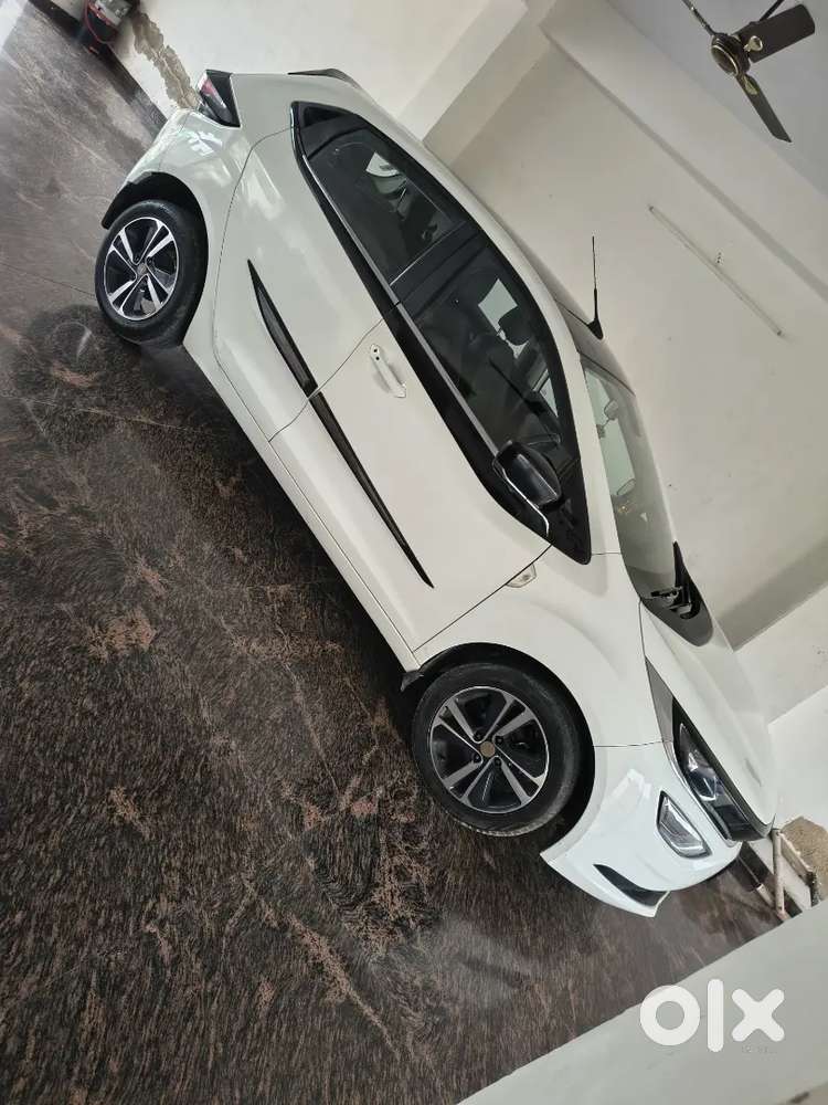 Tata Altroz 1.2 2023 Km Driven