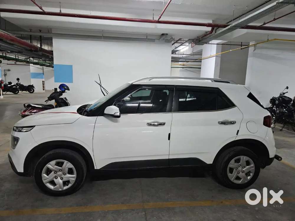 Hyundai Venue 2021 Petrol 57000 Km Driven