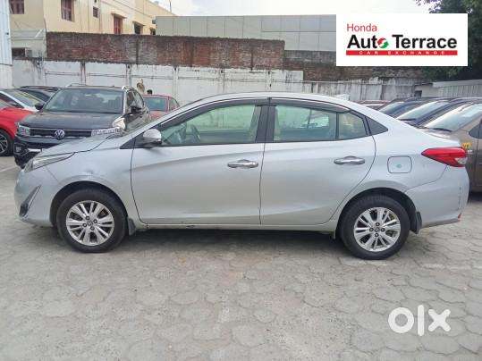 Toyota Yaris V Cvt, 2018, Petrol