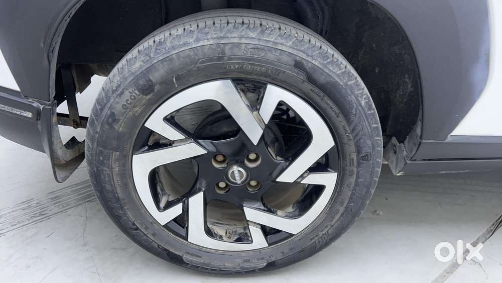 Nissan Magnite 1.0 Xv Premium, 2023, Petrol