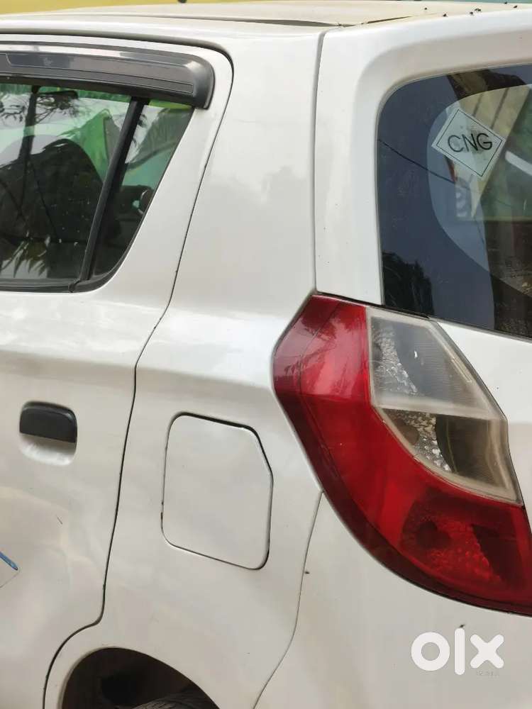 वेस्ट कंडीशन गाड़ी है कंपनी फिटेड सीएनजी