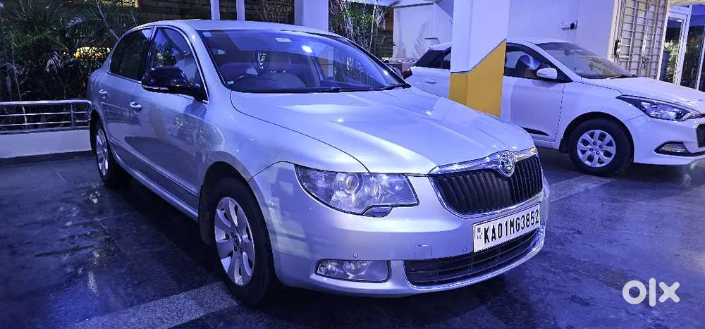 Skoda Superb 2011 Diesel 80000 Km Driven