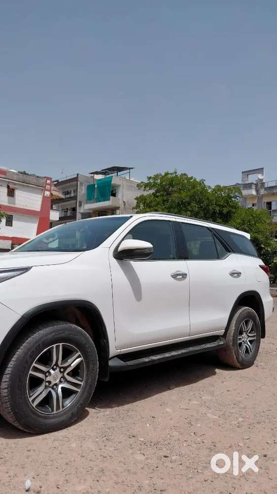 Fortuner 4x2
Automatic 
November 2017
85000 Km