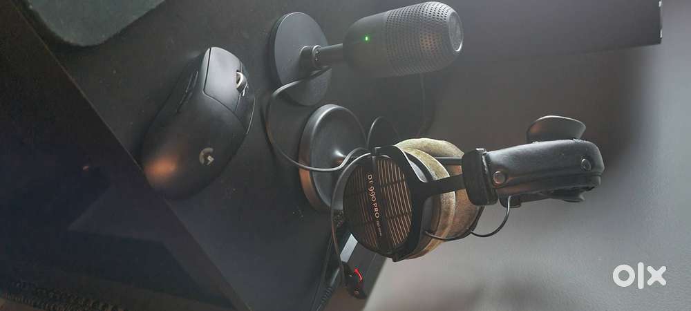 Beyerdynamic DT 990 PRO + Logitech G Pro X Superlight 2 Mouse