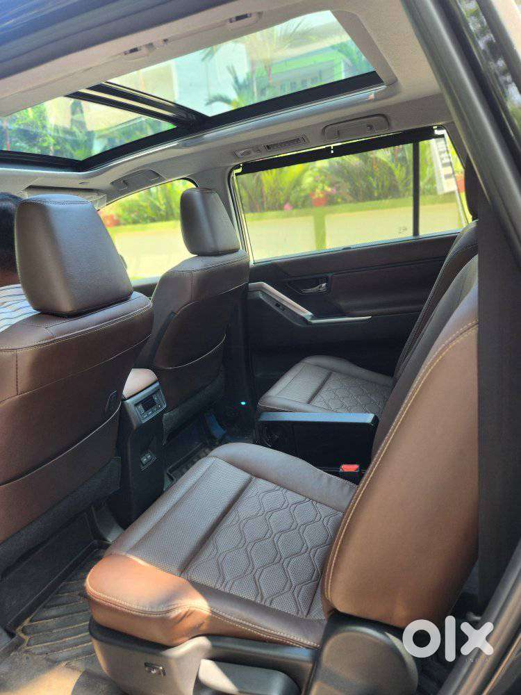 Toyota Innova Hycross 2.0 Zx (o) Hybrid 7 Str, 2023, Petrol