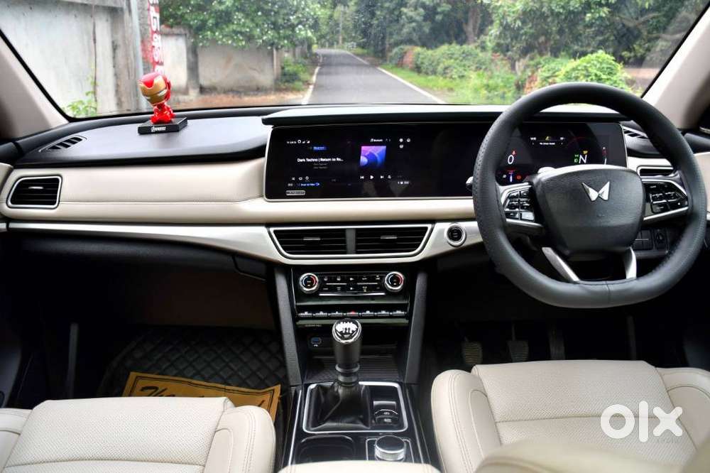 Mahindra Xuv700 2.2 Ax 7 Diesel Mt Luxury Pack Str, 2023, Diesel