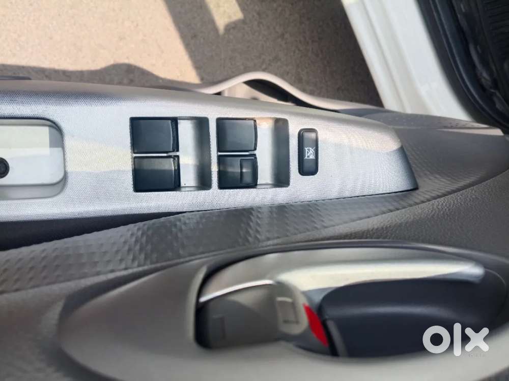 Toyota Etios 1.5 V, 2012, Petrol