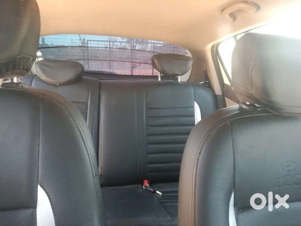 गाड़ी कंडीशन A1 80000 किलोमीटर चली हुई सेकंड ऑनर
