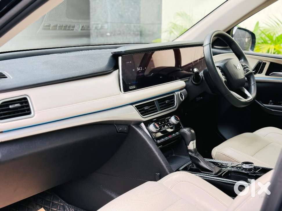Mahindra Xuv700 2.0 Ax 7 Petrol At Luxury Pack Str, 2022, Petrol