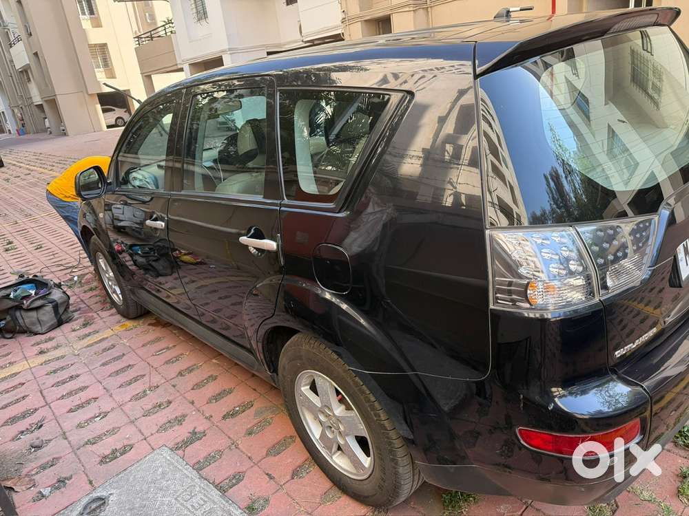Mitsubishi Outlander Petrol 100000 Km Driven