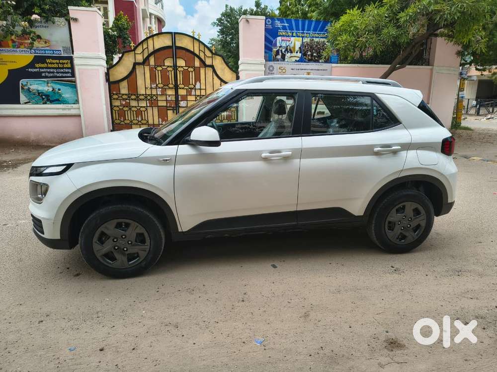 Hyundai Venue Petrol 2024