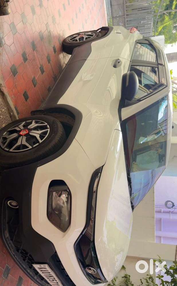 Tata Punch 2023 Petrol 1560 Km Driven