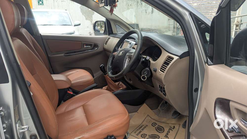 Toyota Innova 2.5 Vx 8 Seater Bs Iv, 2015, Diesel