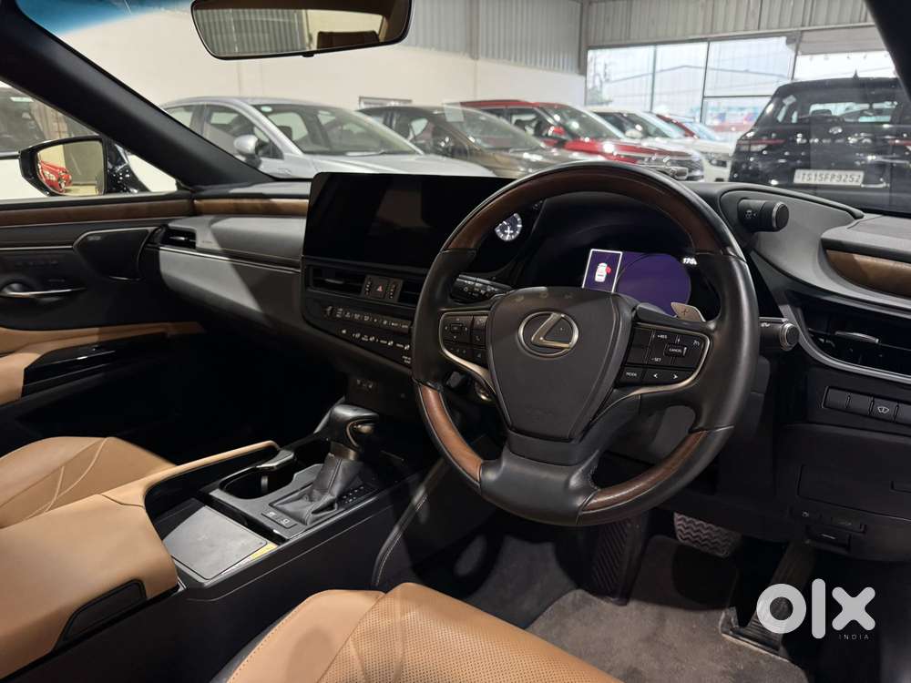 Lexus Es 300h Luxury, 2024, Cng & Hybrids