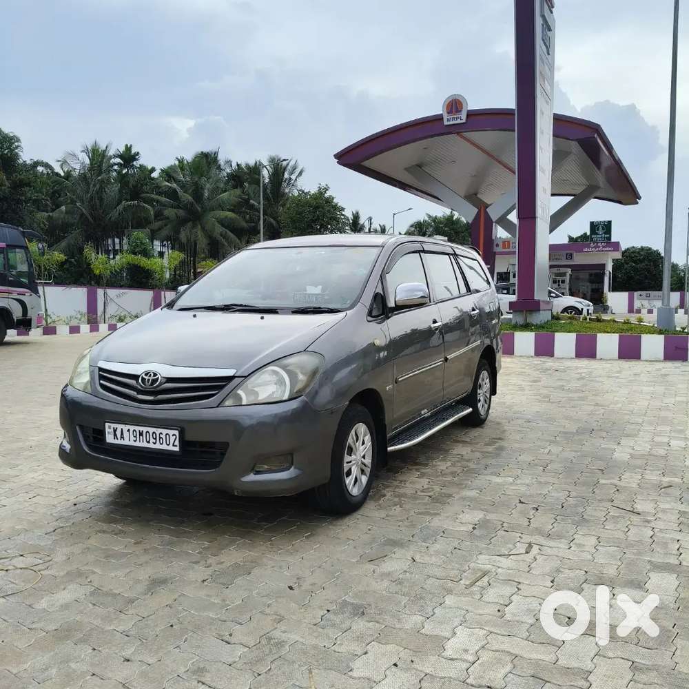 Toyota Innova 2010 Petrol Well Maintained
