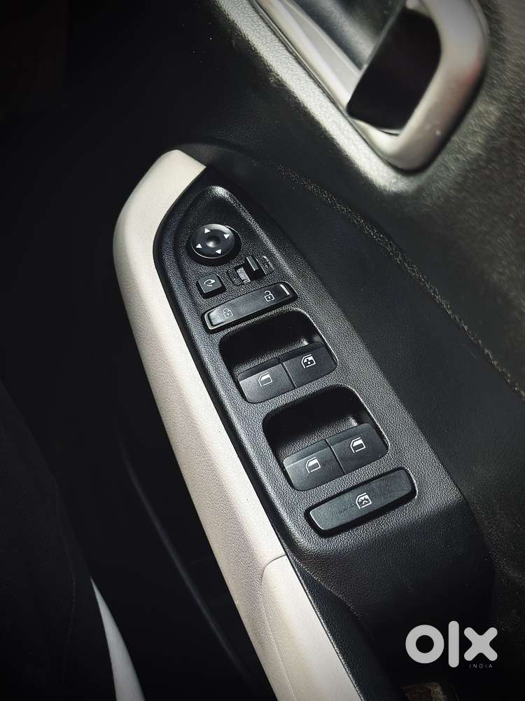 Hyundai Venue S (o) 1.2 Petrol Knight Edition, 2023, Petrol