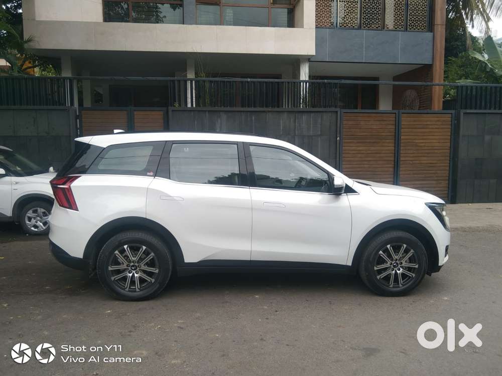 Mahindra Xuv700 2.0 Ax 7 Petrol Mt Str, 2025, Petrol