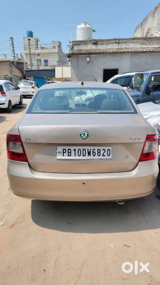 Skoda Rapid 2012 Diesel 80000 Km Driven