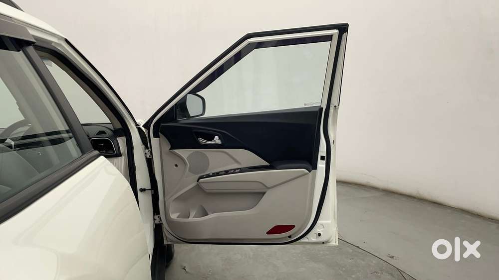 Mahindra Xuv300 W8 (o) 1.5 Diesel Amt, 2022, Diesel