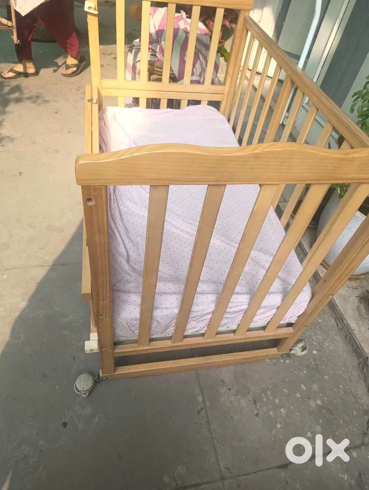 Baby cradle cot