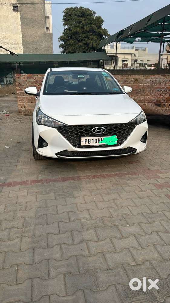 Hyundai Verna – White  Fully Loaded  Excellent Condition