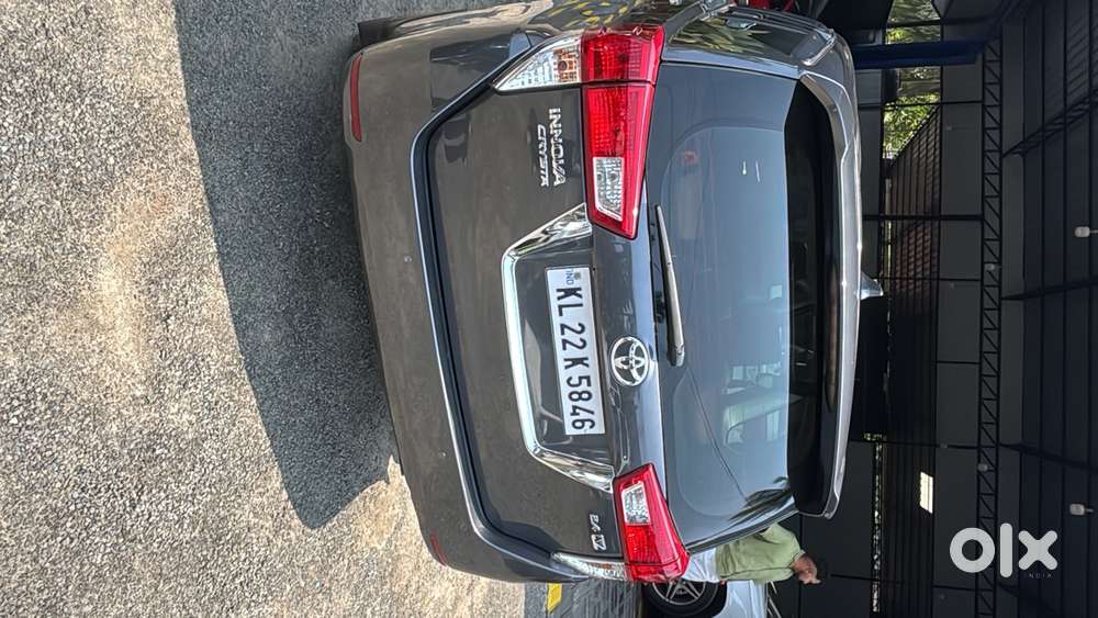 Toyota Innova Crysta 2017 Diesel Well Maintained