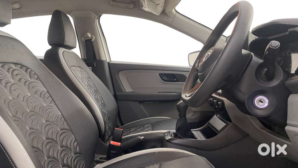 Tata Altroz 1.2 Xe, 2021, Petrol