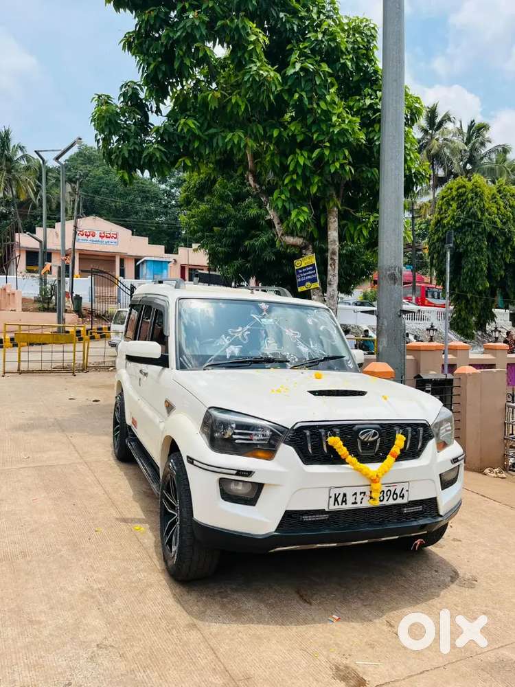 Mahindra Scorpio S10