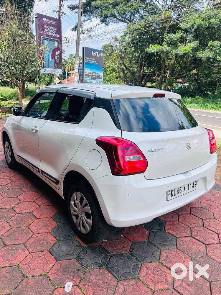 Maruti Suzuki Swift Vxi + Manual, 2022, Petrol