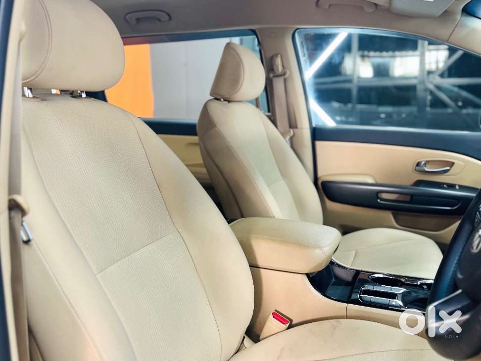 Kia Carnival Premium, 2021