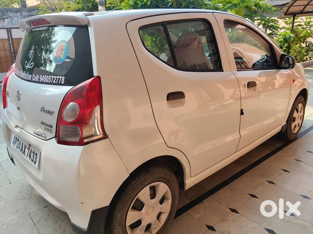 Single Hand Owner Driving.