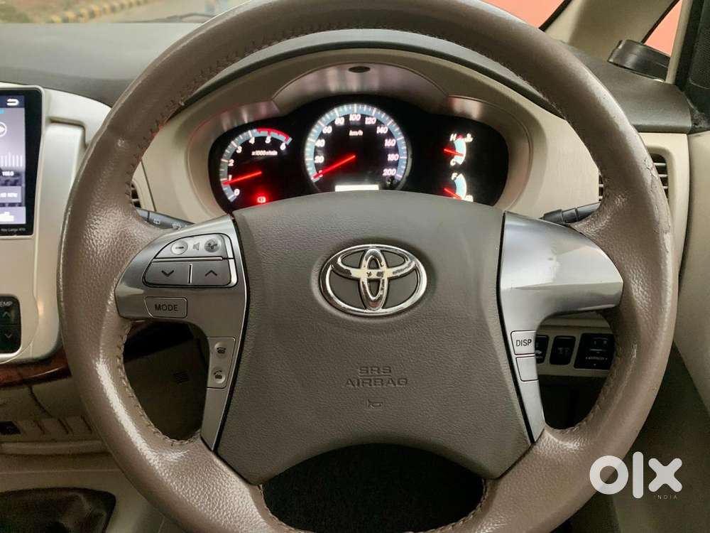 Toyota Innova 2.5 Vx 8 Seater Bs Iv, 2015, Diesel