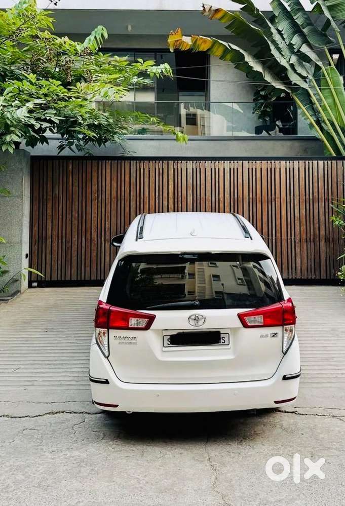 Toyota Innova Crysta 2.8z  Diesel Automatic  Vip Number - 1000