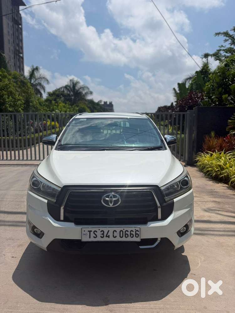Toyota Innova Crysta Z &ndash; Top-end