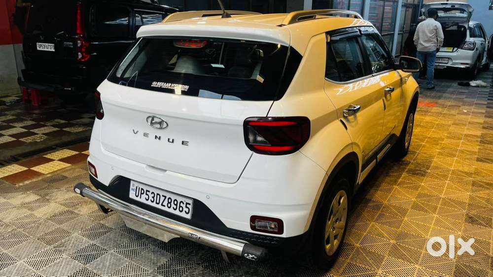 Hyundai Venue 2021 Petrol 23800 Km Driven