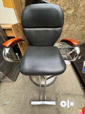 Olx salon chair 2024 second hand